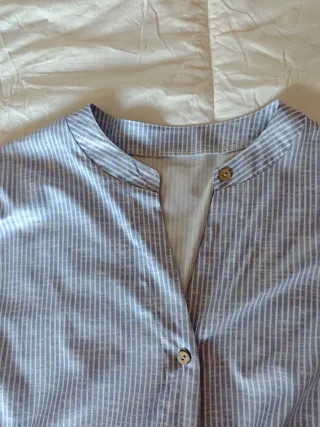 Blusa Camisera Cuello Mao en Pico Rayas