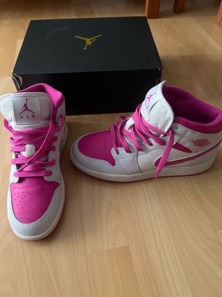 Nike Air Jordan 1 Mid Rosa y Blanco