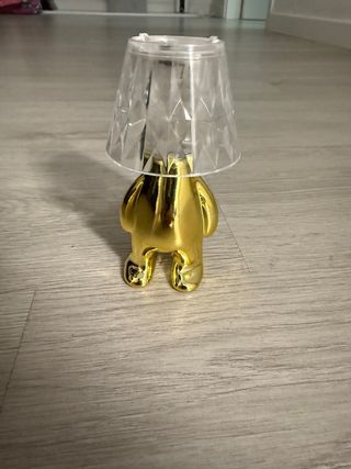 Simpatica lampada dorata e trasparente