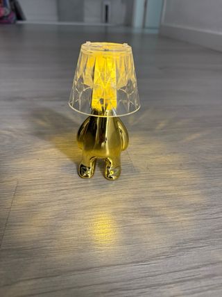 Simpatica lampada dorata e trasparente