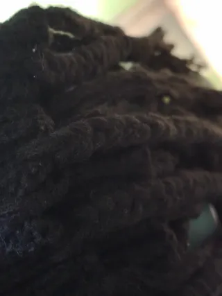 Gorro lana negro con flecos