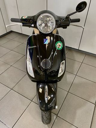 Vespa LX 125 Negra