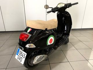 Vespa LX 125 Negra