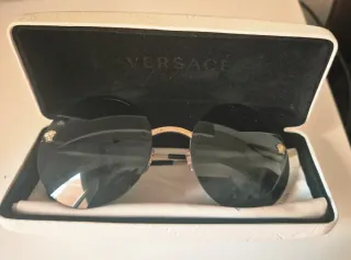 Occhiali da sole Versace neri e dorati