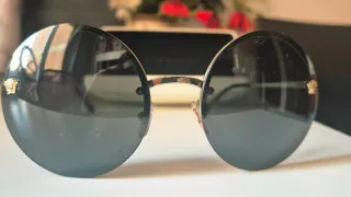 Occhiali da sole Versace neri e dorati