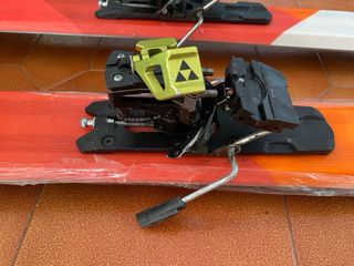 Esquís de travesía Völkl VTA 84 con fijaciones