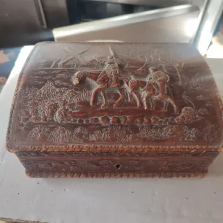 Caja joyero cuero repujado madera Don Quijote