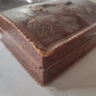 Caja joyero cuero repujado madera Don Quijote