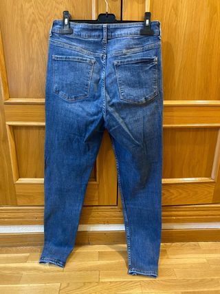 Pantalón vaquero roto azul talla 40