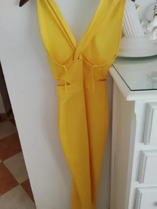 Vestido largo amarillo elegante