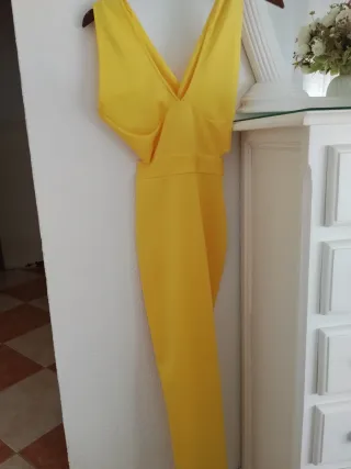 Vestido largo amarillo elegante