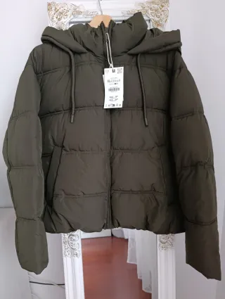 Anorak acolchado wáter repellent windproof Zara.