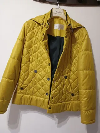 Cazadora Alba Conde amarilla acolchada