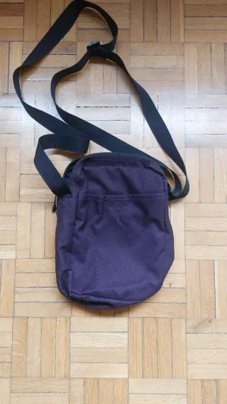 Bandolera Nike Negra y Morada