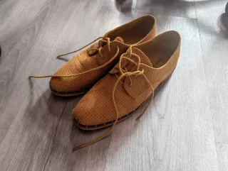 Scarpe eleganti traforate