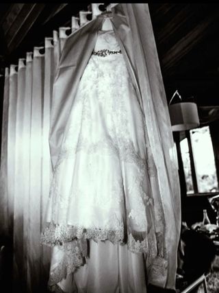 Vestido de novia y zapatos