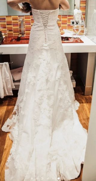 Vestido de novia y zapatos