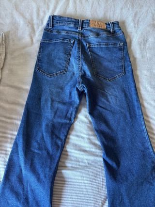 Pantalón vaquero campana