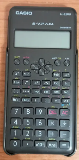 Calculadora Casio fx-82MS