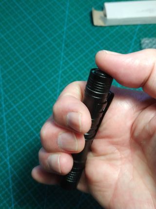 Mini linterna led de aluminio 300lm 8,8cm. Nueva