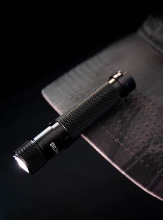 Mini linterna led de aluminio 300lm 8,8cm. Nueva