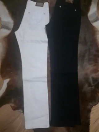 Pantalones Negros y Blancos
