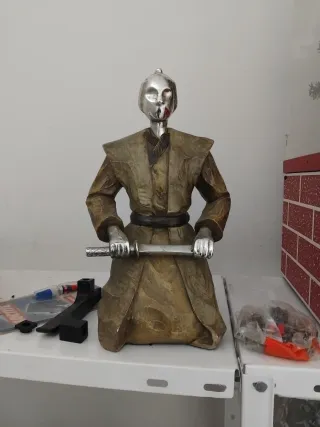 Muñeco samurái con espada