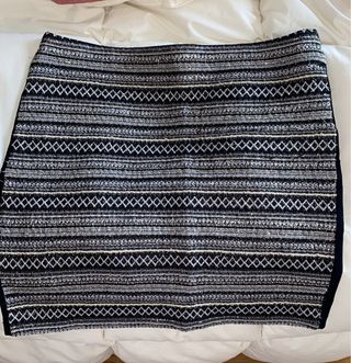 Minifalda tubo negra con detalles plateados