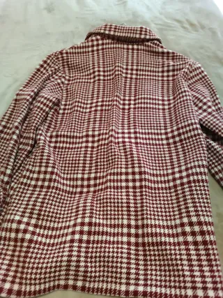 Camisa a cuadros roja y blanca