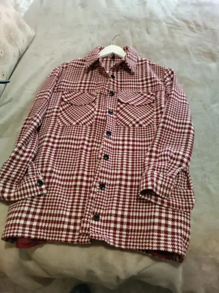 Camisa a cuadros roja y blanca