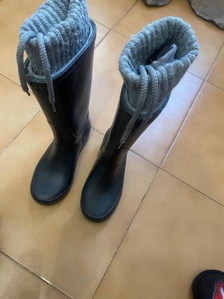 Botas de agua niña negras y grises