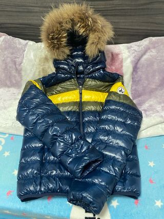 Chaqueta de plumas con capucha y pelo