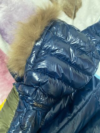 Chaqueta de plumas con capucha y pelo