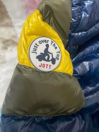 Chaqueta de plumas con capucha y pelo