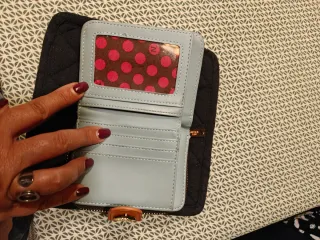 Monedero Tarjetero Nicole Lee con etiquetas