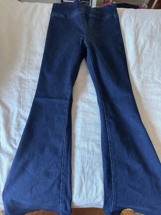 Pantalones vaqueros acampanados