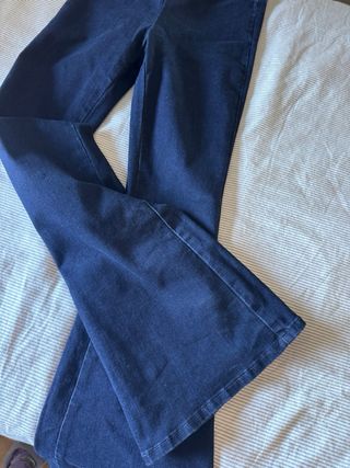 Pantalones vaqueros acampanados