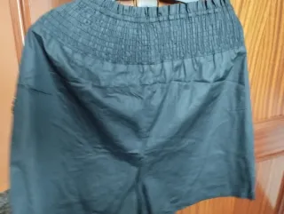 Blusa negra con bordado y lentejuelas