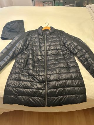 Abrigo señora con capucha extraíble