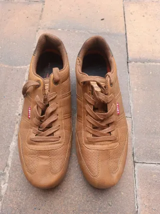 Zapatillas Levis Marron Talla 44 Hombre casi nueva