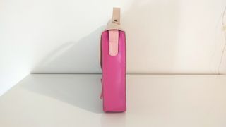 Bolso cartera/estilo mensajero rosa y beige