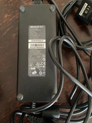 Xbox 360 con 2 controller e 2 giochi