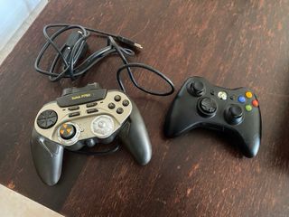 Xbox 360 con 2 controller e 2 giochi
