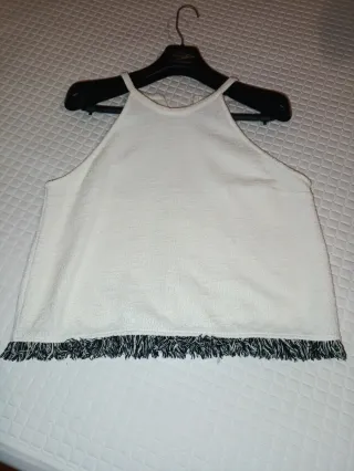 Top blanco con flecos