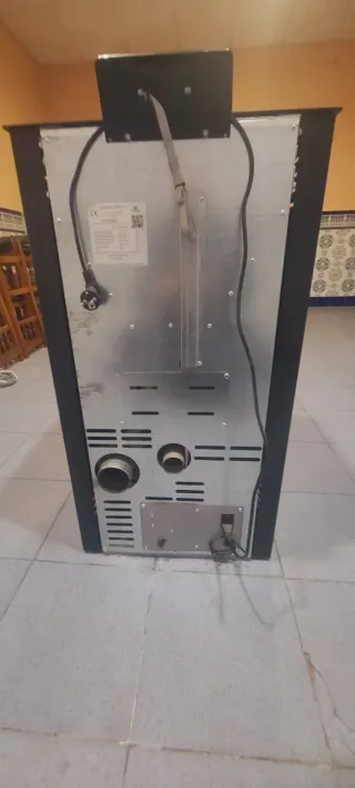 Estufa de pellet con mando y tubos