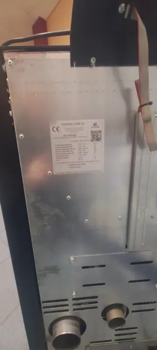 Estufa de pellet con mando y tubos