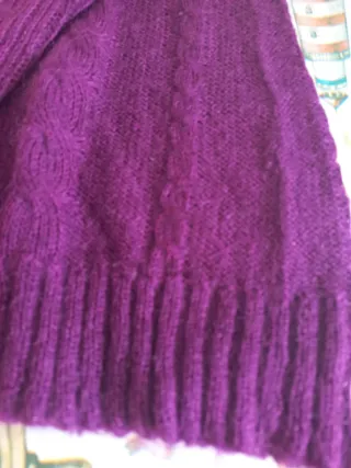 Jersey cuello alto mujer morado, queda entallado