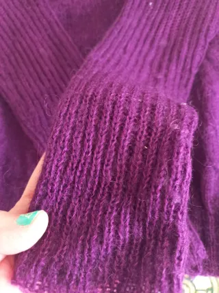 Jersey cuello alto mujer morado, queda entallado