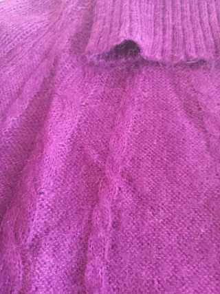 Jersey cuello alto mujer morado, queda entallado