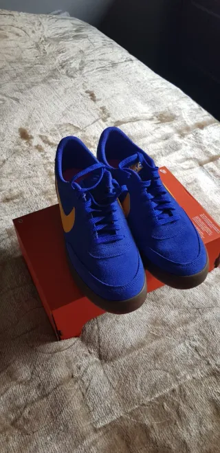 Zapatillas Nike  Talla 42 , 50 € el par!!!